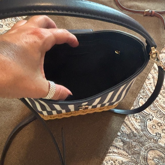 Kate spade ♠️ white, navy handbag or Crossbody - Picture 2 of 4